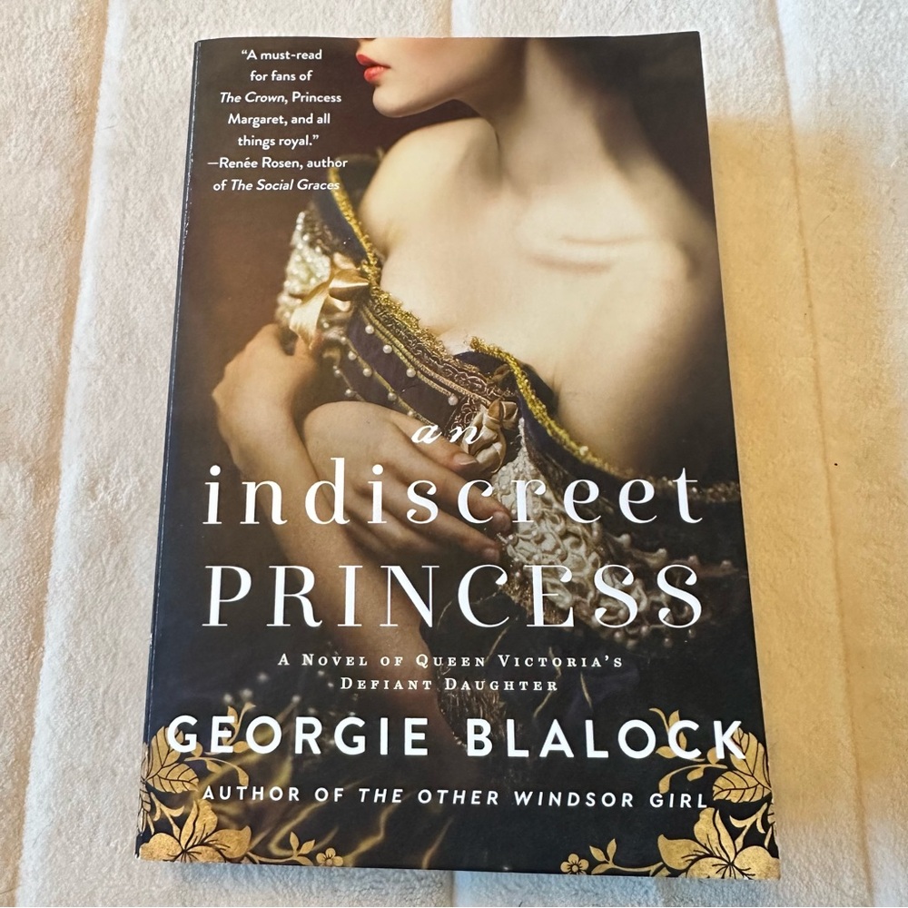 🐸2/$10🐸An Indiscreet Princess by — Black & Cream Cover